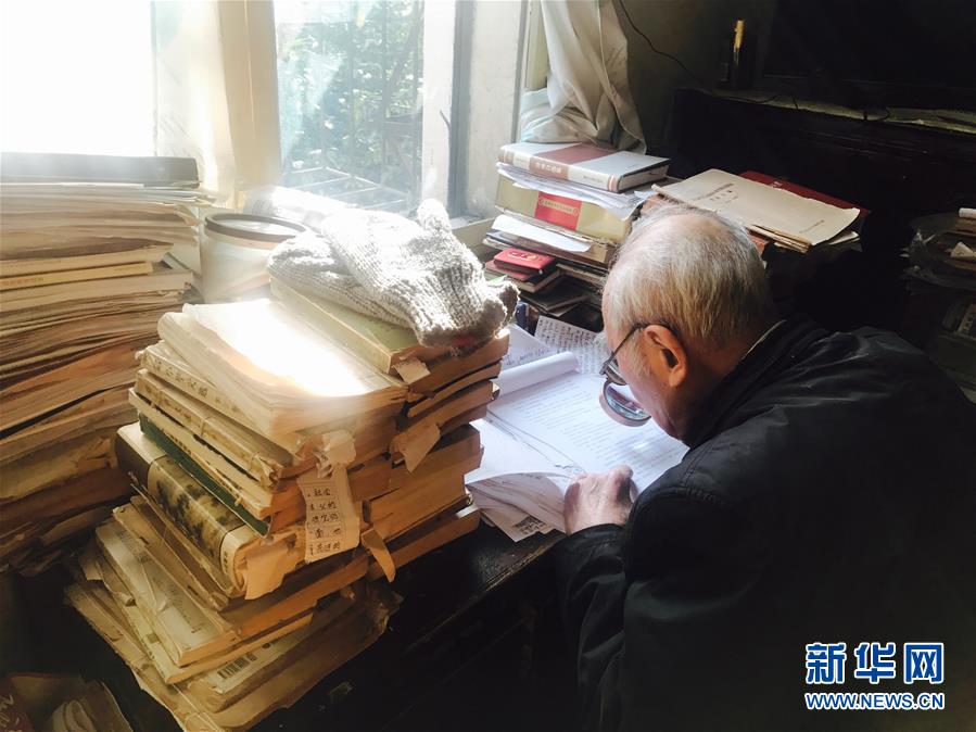 （新華全媒頭條·圖文互動(dòng)）（10）滄海橫流 信仰彌堅(jiān)——記共產(chǎn)黨員、湘潭大學(xué)九旬教授滄南
