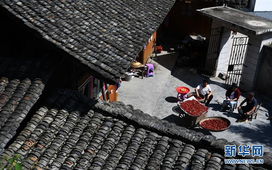 （新華全媒頭條·圖文互動）（3）干部去哪兒了？——貴州干部大規(guī)模下沉脫貧攻堅一線紀實