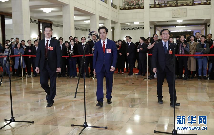 （兩會(huì)·面對(duì)面·XHDW）（9）全國(guó)政協(xié)委員接受采訪(fǎng)