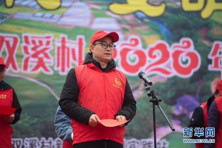 （新春走基層·圖文互動）（1）村晚“說唱”唱什么？