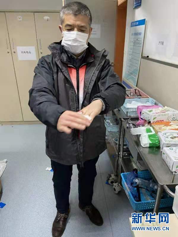 （新華全媒頭條·圖文互動(dòng)）（3）戰(zhàn)紅區(qū)！——發(fā)生在武漢抗疫隔離病房?jī)?nèi)的故事