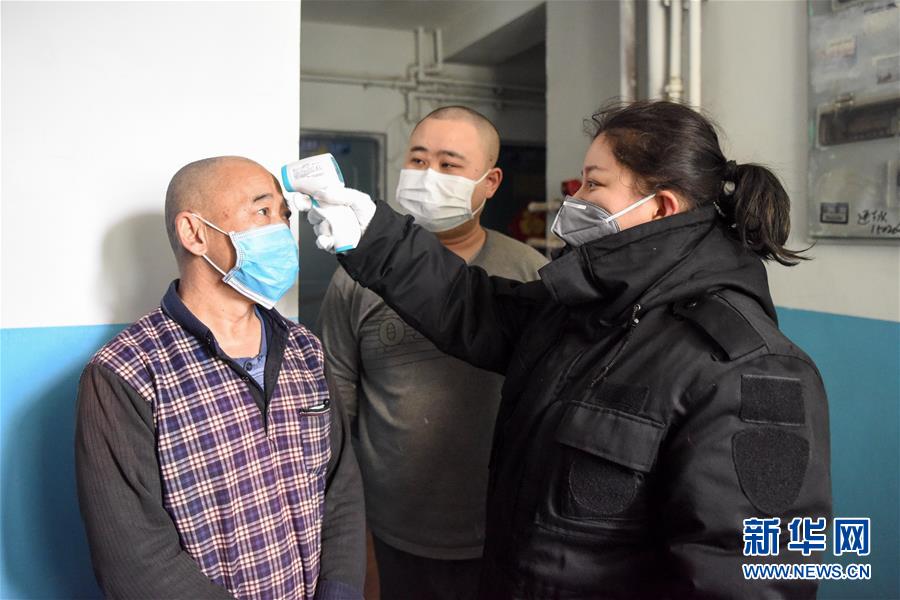 （聚焦疫情防控·圖文互動）（4）“我們多跑跑，居民更安全”——直擊新疆基層社區(qū)疫情防控