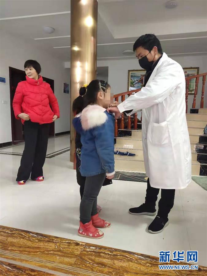 （聚焦疫情防控·圖文互動）（3）從武漢返鄉(xiāng)的一家人：“鄰里情割不斷，自行隔離是義務(wù)”