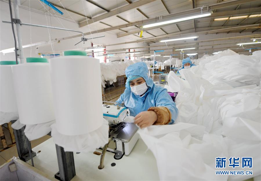 （聚焦疫情防控·圖文互動）（6）我們能多產(chǎn)一件，前方就少一份風(fēng)險——醫(yī)用防護服“河北制造”緊急“起飛”記