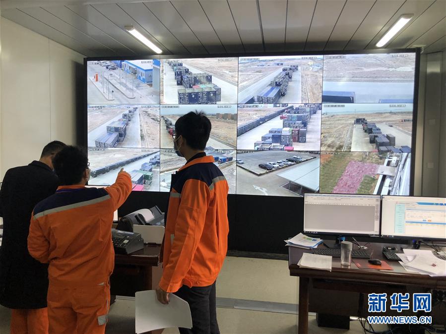 （圖文互動(dòng)）（2）抓好防疫保暢，還管司機(jī)吃飯——廣西欽州保稅港區(qū)服務(wù)企業(yè)復(fù)工見聞
