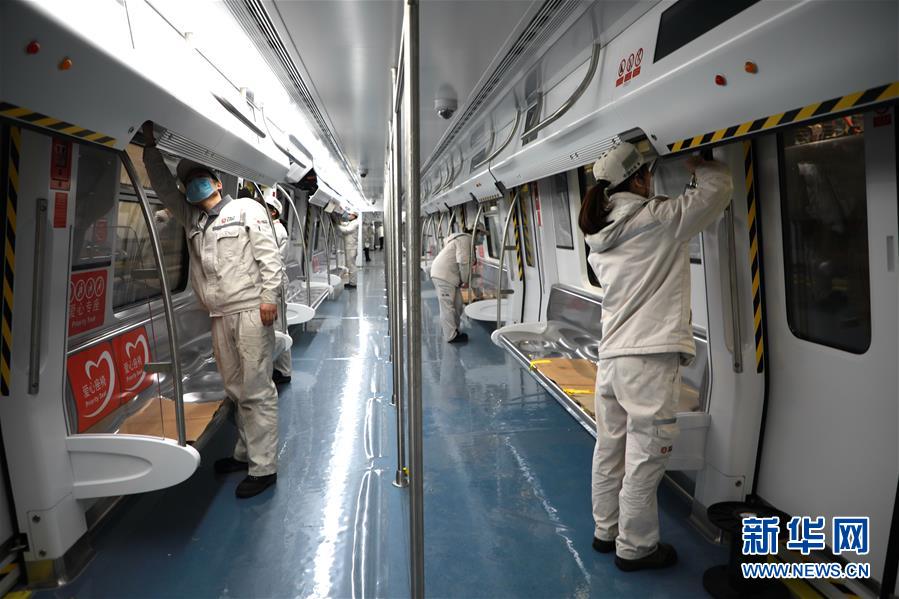 （圖文互動）（3）吃粉擼串，商圈“打卡”，動車出廠——湖南“標簽”復蘇記