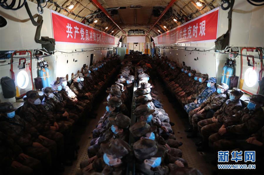 （一線抗疫群英譜·圖文互動）（5）起飛，在人民最需要的時刻——中部戰(zhàn)區(qū)空軍航空兵某團支援湖北抗“疫”空運記事