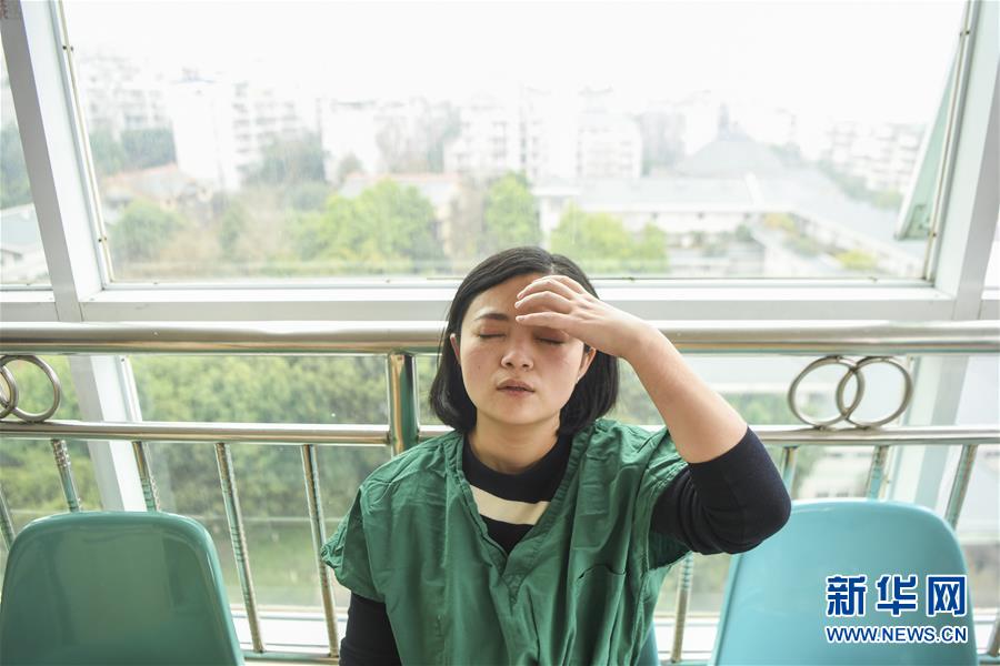（一線抗疫群英譜·圖文互動）（8）“我已躬身入局，勢要共渡難關(guān)!”——戰(zhàn)“疫”一線醫(yī)生黃霞