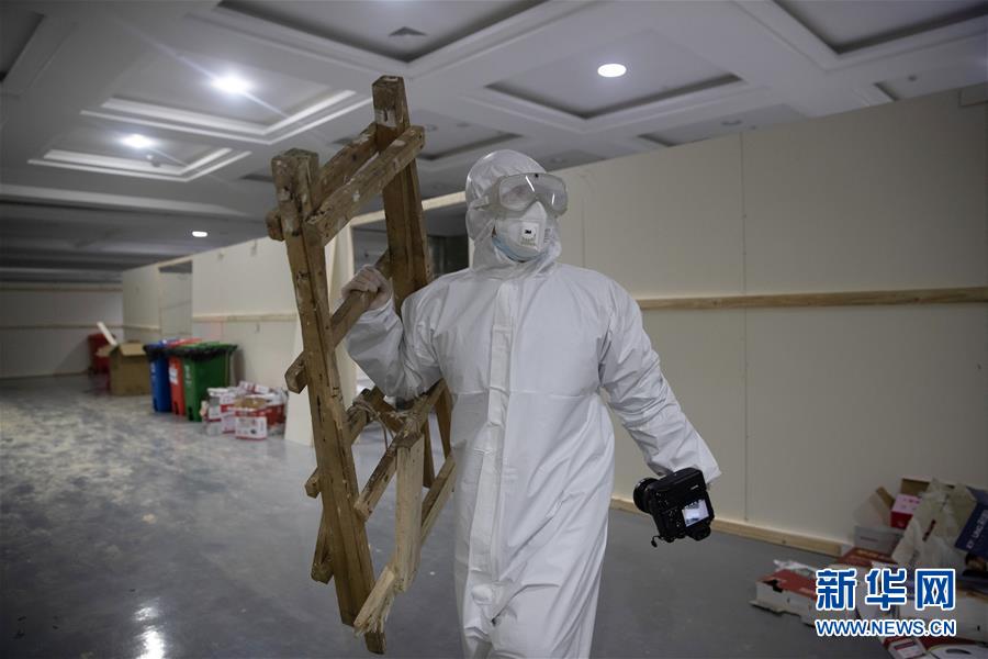 （一線抗疫群英譜·特稿·圖文互動）（5）不畏艱險，深入一線——“武漢保衛(wèi)戰(zhàn)”一線新聞工作者素描