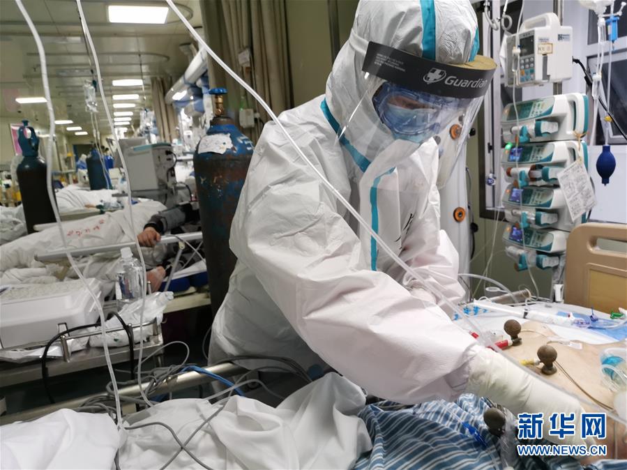（一線抗疫群英譜·圖文互動）（1）生命之光，溫暖“無面之交”——記抗疫一線重癥監(jiān)護(hù)室90后護(hù)士金鈺 