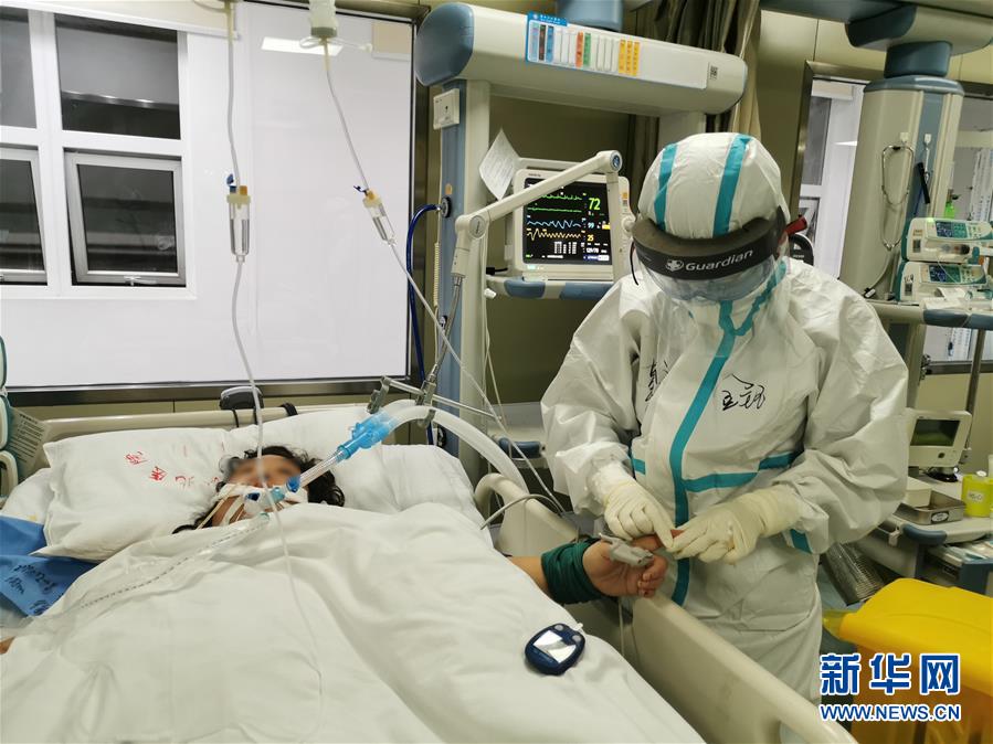 （一線抗疫群英譜·圖文互動）（2）生命之光，溫暖“無面之交”——記抗疫一線重癥監(jiān)護(hù)室90后護(hù)士金鈺 