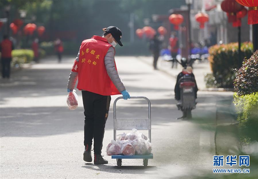（新華全媒頭條·圖文互動）（11）一鼓作氣，不勝不休！——寫在疫情防控阻擊戰(zhàn)的關(guān)鍵時刻