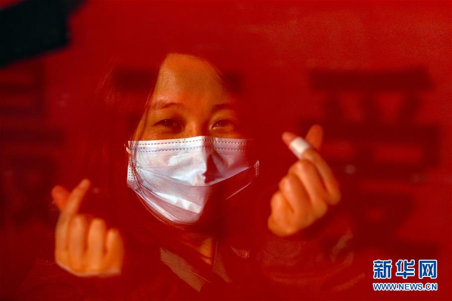 （新華全媒頭條·圖文互動(dòng)）（5）最美逆行者，武漢永遠(yuǎn)記得你！——首批援鄂醫(yī)療隊(duì)返程紀(jì)實(shí)