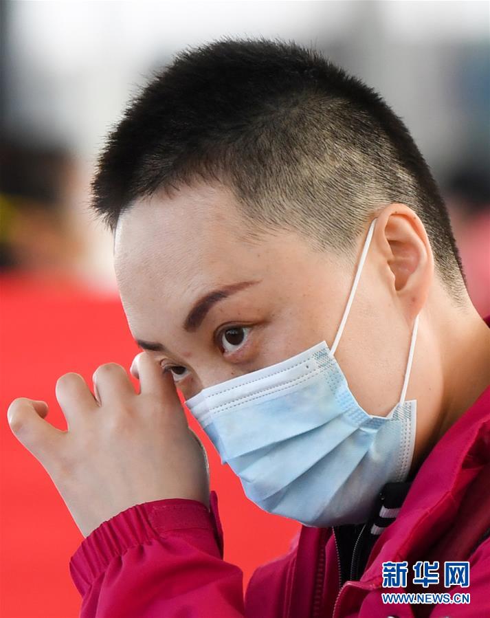 （新華全媒頭條·圖文互動(dòng)）（11）最美逆行者，武漢永遠(yuǎn)記得你！——首批援鄂醫(yī)療隊(duì)返程紀(jì)實(shí)