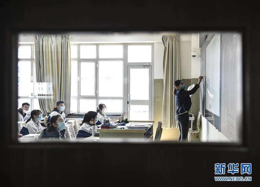 （圖文互動）（10）“早”安同學，“早”安老師！——新疆初高中畢業(yè)班復課一周回訪見聞