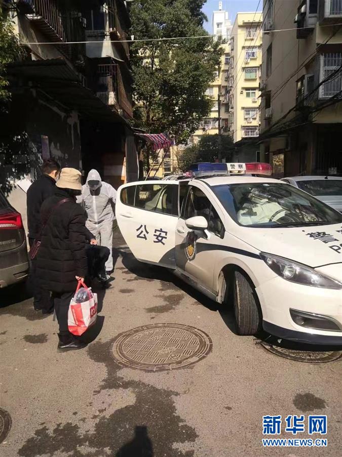 （習(xí)近平致敬的戰(zhàn)“疫”英雄·公安干警篇·圖文互動）（5）他們，抗疫一線鑄警魂