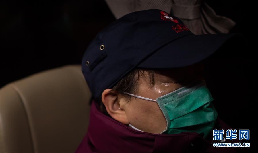 （新華全媒頭條·習近平致敬的戰(zhàn)“疫”英雄·武漢人民篇·圖文互動）（11）壯哉，大武漢——獻給英雄的武漢人民