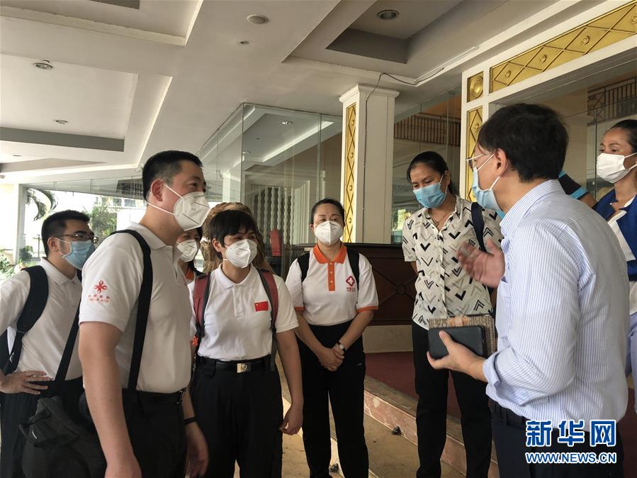 （國際疫情·圖文互動）（6）“工作忙碌又細(xì)致，經(jīng)驗豐富又專業(yè)”——一名柬埔寨青年眼中的中國援柬抗疫醫(yī)療專家組