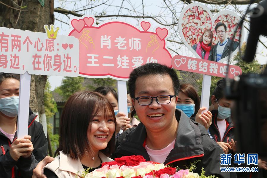 （新華全媒頭條·圖文互動）（12）“我看不見你的樣子，但我知道你是誰”——寫在國際護士節(jié)來臨之際