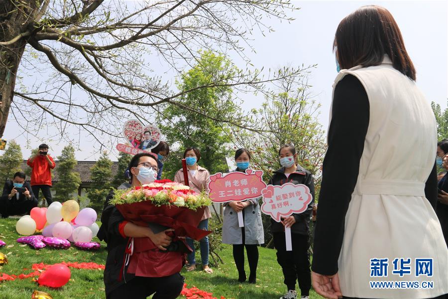 （新華全媒頭條·圖文互動）（13）“我看不見你的樣子，但我知道你是誰”——寫在國際護士節(jié)來臨之際
