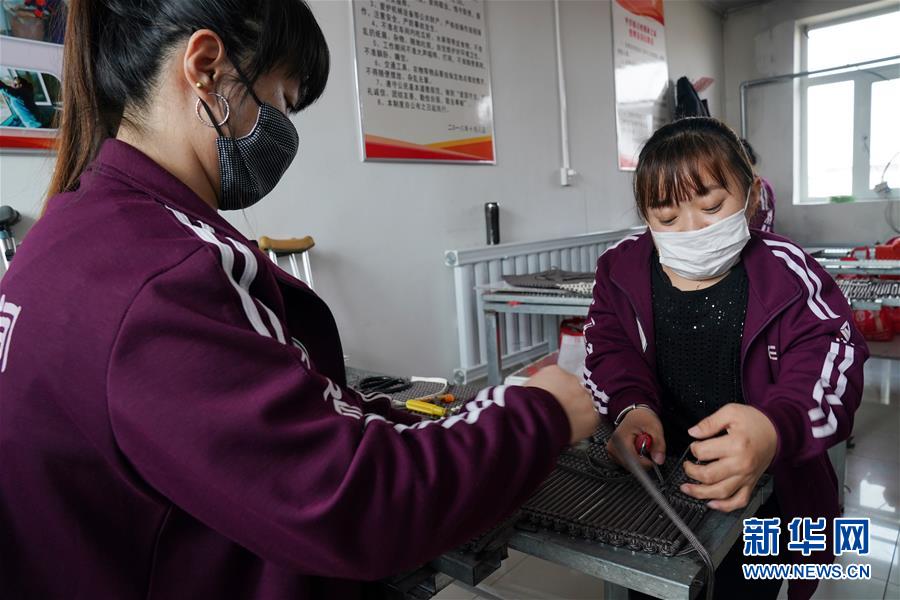（在習(xí)近平新時(shí)代中國(guó)特色社會(huì)主義思想指引下——新時(shí)代新作為新篇章·習(xí)近平總書(shū)記關(guān)切事·圖文互動(dòng)）（1）助你飛翔，擁抱陽(yáng)光——助力殘疾人脫貧攻堅(jiān)故事