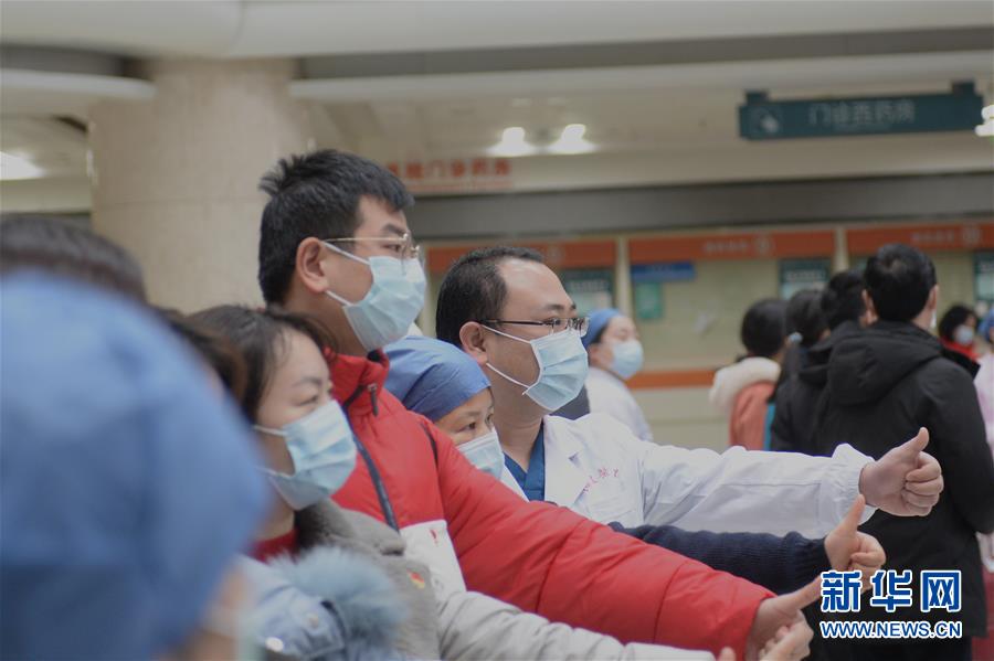 （新華全媒頭條·圖文互動(dòng)）（5）“始終把人民群眾生命安全和身體健康放在第一位”——中國(guó)抗疫彰顯“生命至上、人民至上”理念