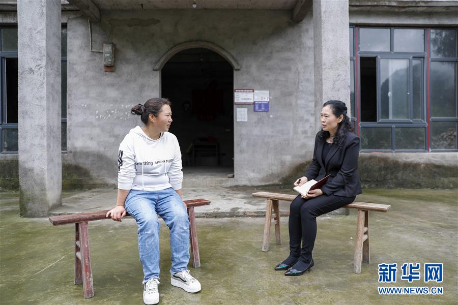 （兩會(huì)人物·圖文互動(dòng)）（4）帶娃、賺錢兩不誤——一位農(nóng)民工代表眼中的脫貧新工作