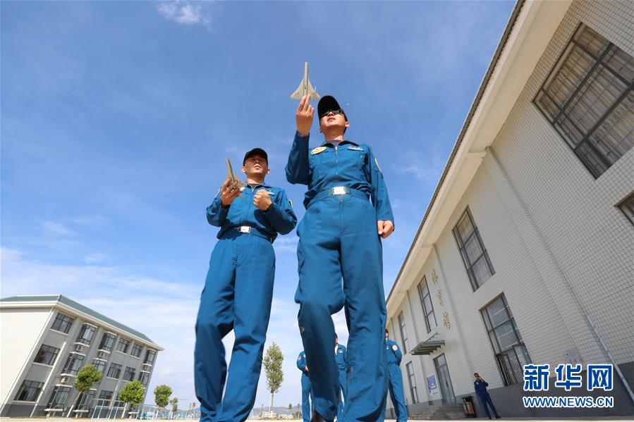 （圖文互動）（3）5290小時！中國空軍殲擊機(jī)飛行紀(jì)錄保持者光榮停飛