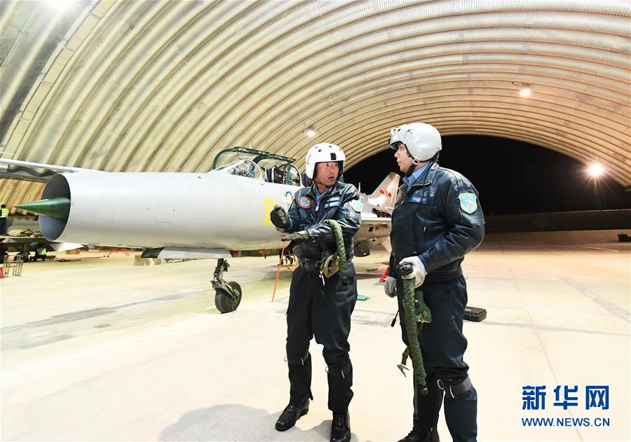 （圖文互動）（5）5290小時！中國空軍殲擊機(jī)飛行紀(jì)錄保持者光榮停飛