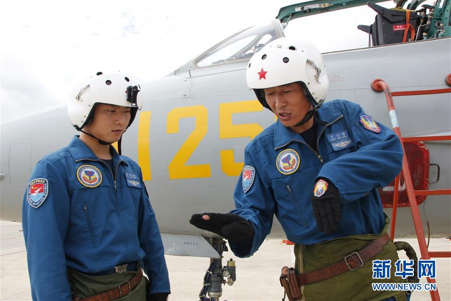 （圖文互動）（6）5290小時！中國空軍殲擊機(jī)飛行紀(jì)錄保持者光榮停飛