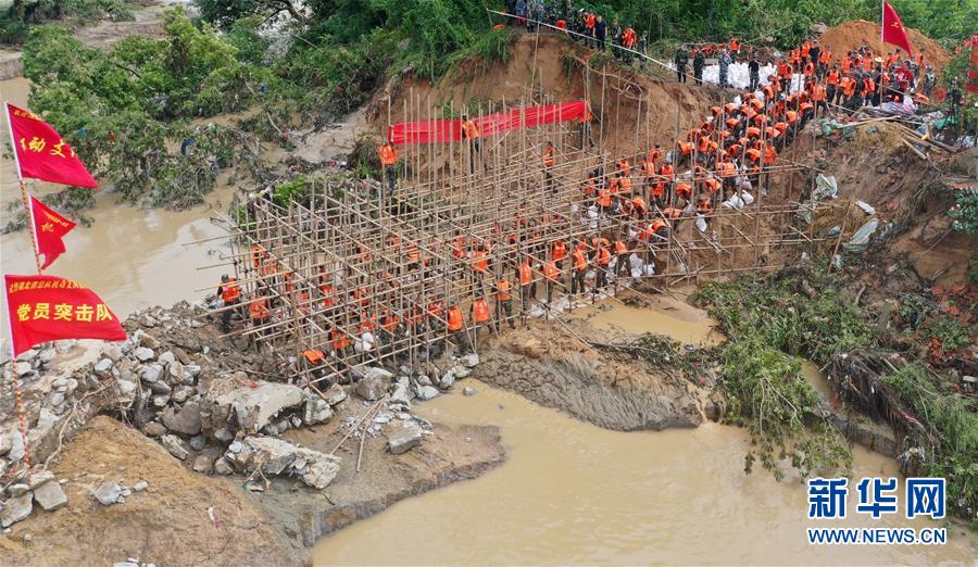 （防汛抗洪·圖文互動）（10）洪水不退，子弟兵誓死不退——解放軍和武警部隊官兵參與洪澇災害搶險救援記事