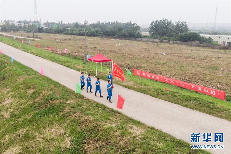 （防汛抗洪·圖文互動(dòng)）（7）在大堤上成長(zhǎng)，為人民守護(hù)——洪水中的青年“生力軍”