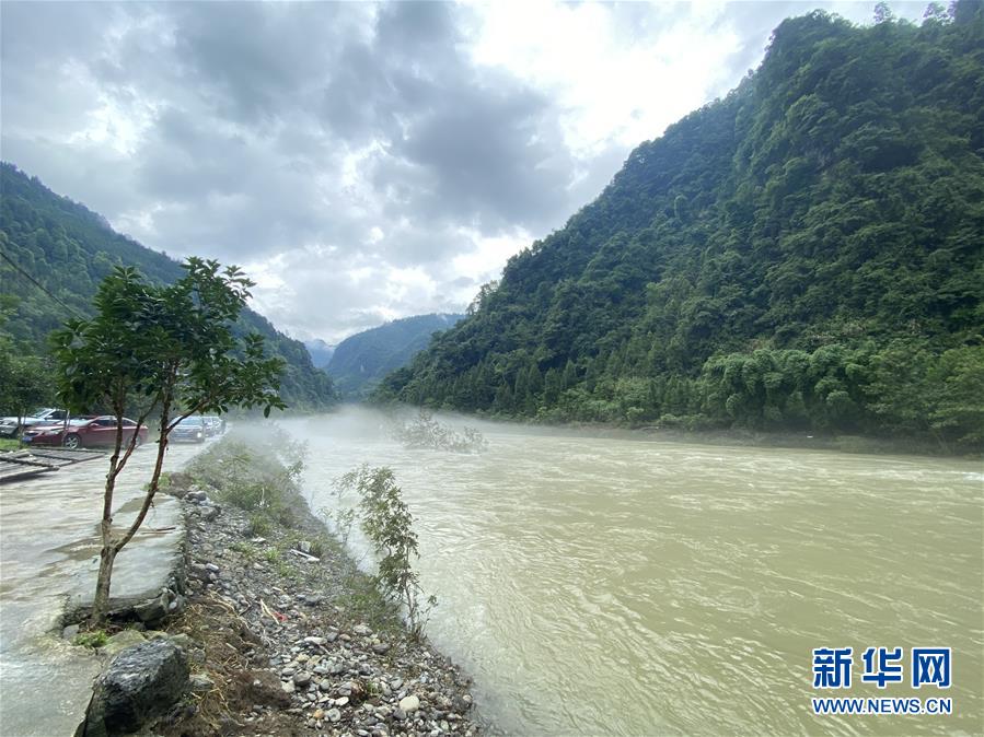 （防汛抗洪·圖文互動）（1）山洪襲來前，澧水河畔大轉(zhuǎn)移