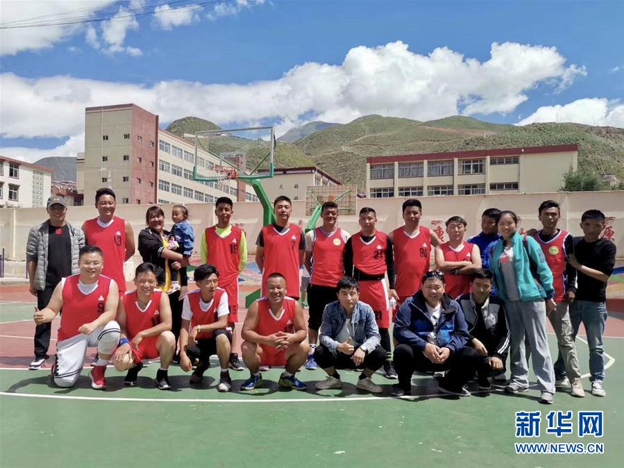 （在習(xí)近平新時(shí)代中國(guó)特色社會(huì)主義思想指引下——新時(shí)代新作為新篇章·習(xí)近平總書(shū)記關(guān)切事·圖文互動(dòng)）（2）青春做伴，西部放歌——走近扎根西部建設(shè)邊疆的大學(xué)生們