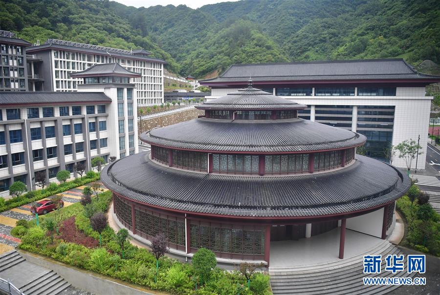 （新華視點(diǎn)·圖文互動(dòng)）（4）學(xué)校建漂亮點(diǎn)本無錯(cuò)，為何這所“豪華中學(xué)”讓人困惑？