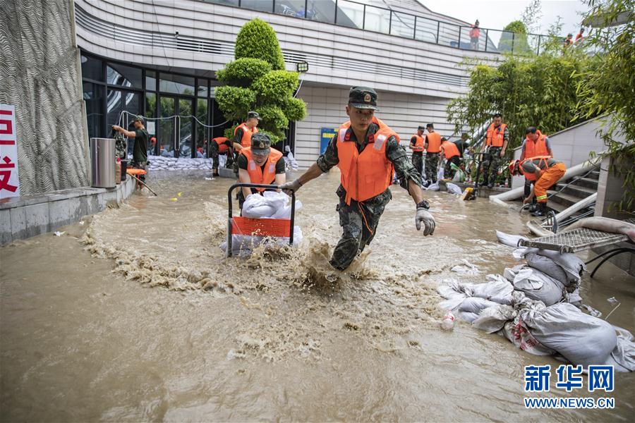 （防汛抗洪·圖文互動）（4）筑起防大汛的堅強防線——重慶防御長江、嘉陵江過境洪峰現(xiàn)場記錄