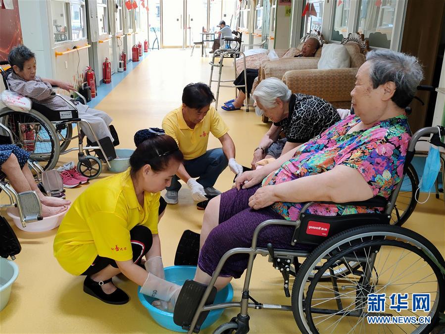 （走向我們的小康生活·圖文互動(dòng)）（3）北京“老有所養(yǎng)”的床邊、身邊、周邊事