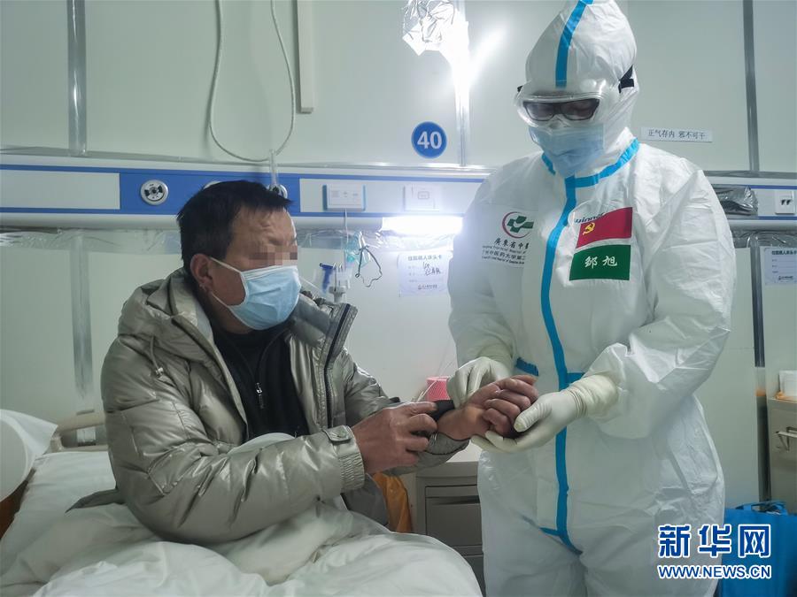 （抗疫一線醫(yī)務(wù)人員英雄群體·圖文互動）（2）合力護航生命之舟——遼寧、上海、廣東等醫(yī)療隊聯(lián)手決戰(zhàn)雷神山