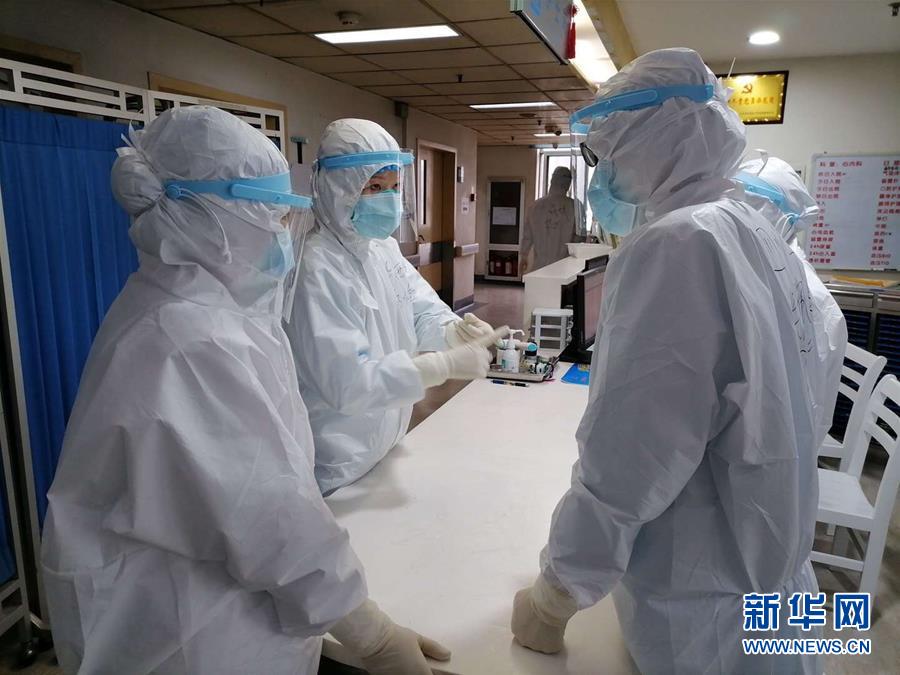（抗疫一線醫(yī)務(wù)人員英雄群體·圖文互動）（3）“救治危重病人，我們拼盡全力”——記四川大學(xué)華西醫(yī)院援鄂重癥救治醫(yī)療隊(duì)