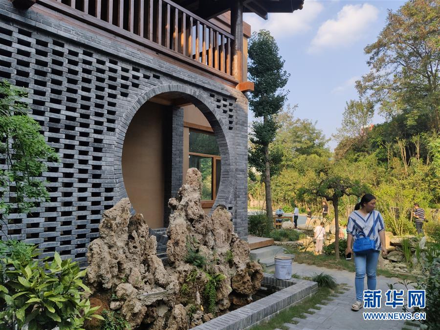 （走向我們的小康生活·圖文互動）（1）游客來了，小康近了——生態(tài)旅游引領湖北山區(qū)蝶變二三事
