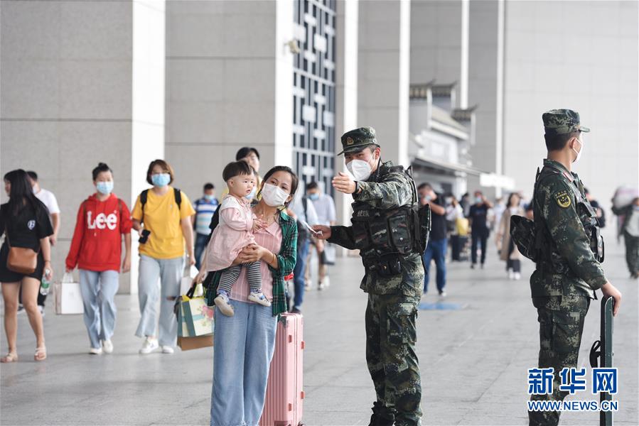 （圖文互動）（5）武警官兵“雙節(jié)”堅(jiān)守戰(zhàn)位保平安