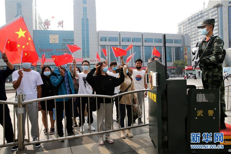 （圖文互動）（4）武警官兵“雙節(jié)”堅(jiān)守戰(zhàn)位保平安