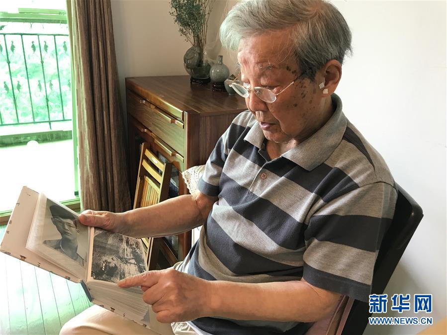 （紀念抗美援朝70周年·圖文互動）戰(zhàn)地金達萊，花兒為誰開？——記志愿軍老戰(zhàn)士文工隊員任紅舉