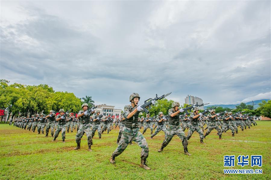 （在習(xí)近平強(qiáng)軍思想指引下·我們?cè)趹?zhàn)位報(bào)告·圖文互動(dòng)）（2）千里移防，鐵心跟黨走——南部戰(zhàn)區(qū)陸軍第75集團(tuán)軍某紅軍旅政治建軍、練兵備戰(zhàn)記事