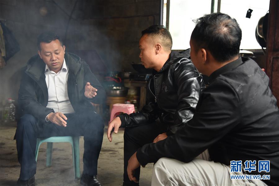 （決戰(zhàn)決勝脫貧攻堅·圖文互動）“父親未完成的事業(yè)，我來完成”——貴州父子接力脫貧攻堅