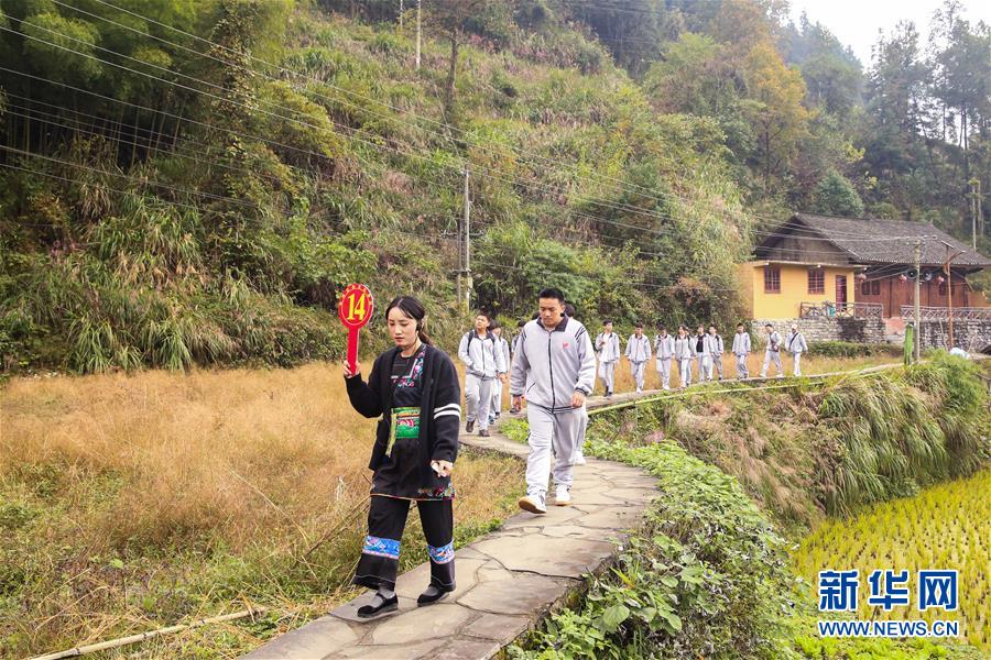 （在習近平新時代中國特色社會主義思想指引下——新時代新作為新篇章·習近平總書記關(guān)切事·圖文互動）（3）精準扶貧7年，十八洞村“長”出10余種新職業(yè)
