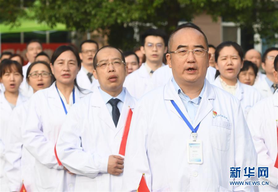 （抗疫先進事跡·圖文互動）（2）張定宇：疫情“暴風(fēng)眼”里，“漸凍”之軀與時間賽跑