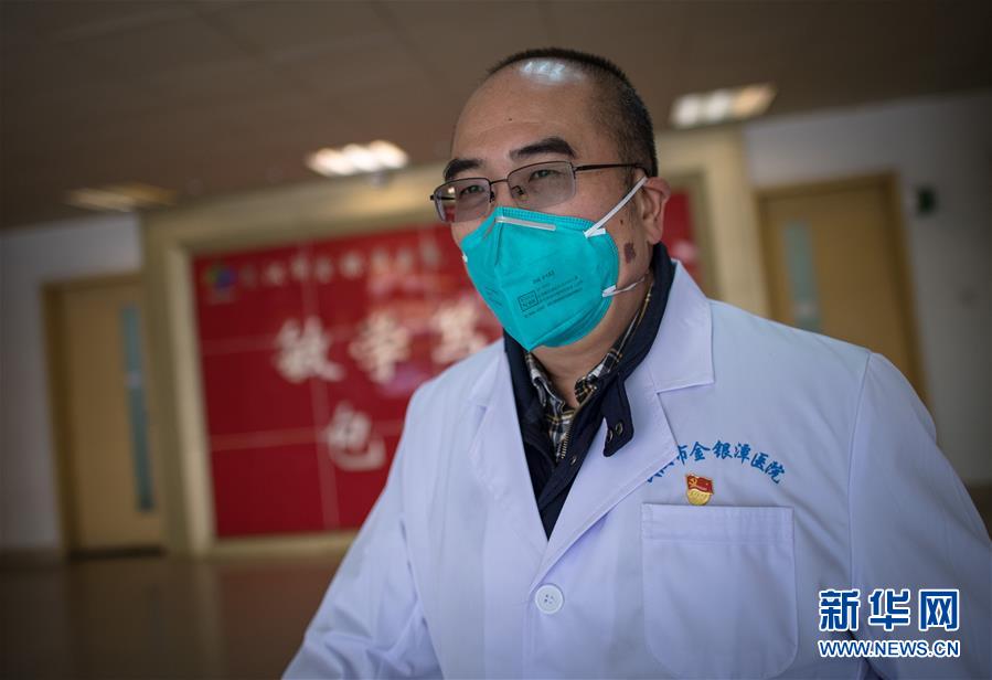 （抗疫先進事跡·圖文互動）（3）張定宇：疫情“暴風(fēng)眼”里，“漸凍”之軀與時間賽跑