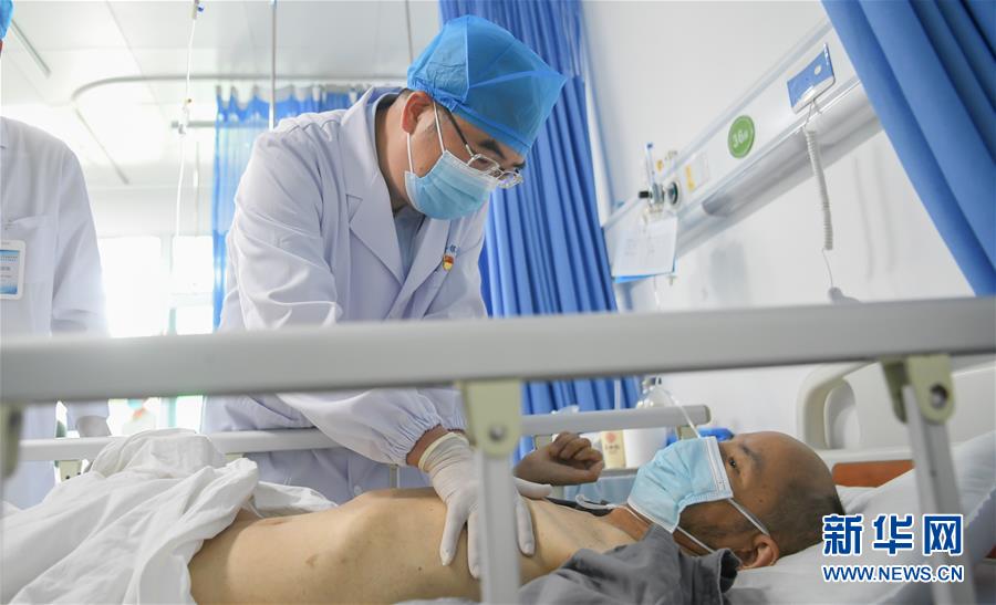 （抗疫先進事跡·圖文互動）（4）張定宇：疫情“暴風(fēng)眼”里，“漸凍”之軀與時間賽跑