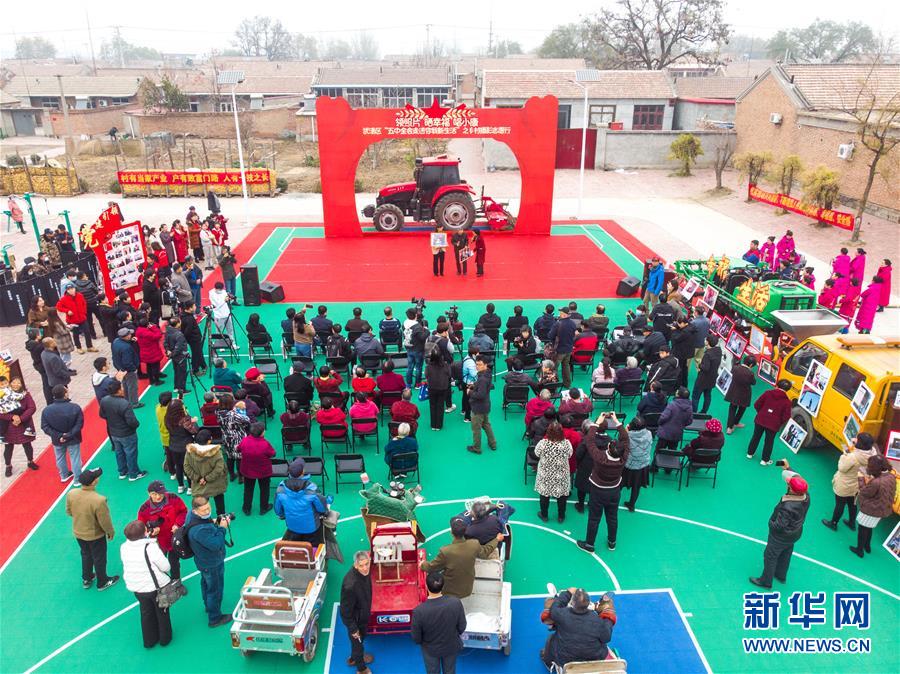 （五中全會精神在基層·圖文互動）（1）天津、福建、廣東、云南等地創(chuàng)新形式讓黨的十九屆五中全會精神“飛入尋常百姓家”